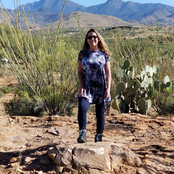 Meet your Posher, Leslie, POSH AMBASSADOR 💜 - Picture 2 of 10